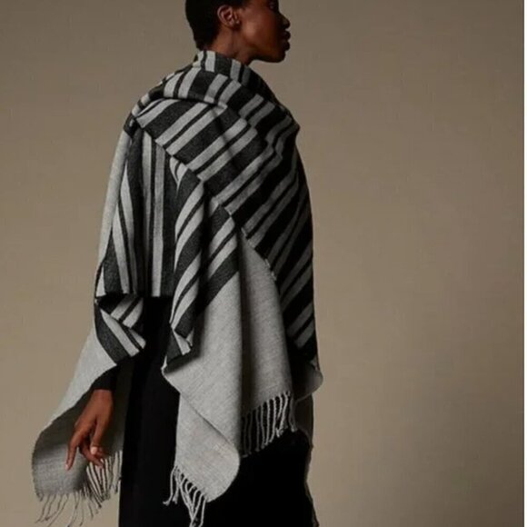 LOVE & LORE Variegated Stripe Wrap Poncho Soft Grey Heather O/S - Picture 2 of 9